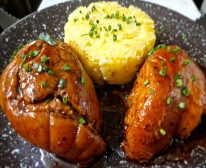 CODILLO DE CERDO Especiado Sabroso Sin Hueso